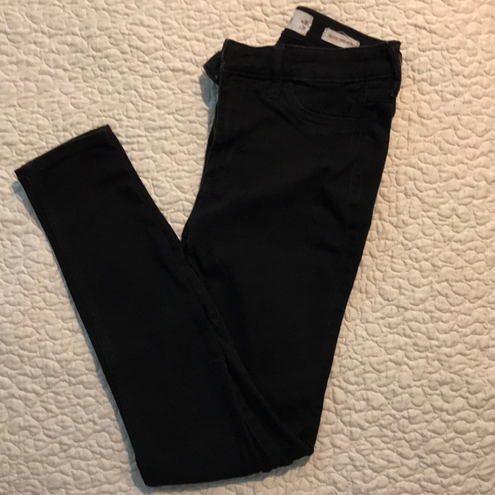 Hollister high rise super skinny black Jean, 3 short